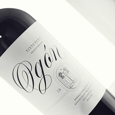 Detalle de la etiqueta del vino Ogon Tinto Fino